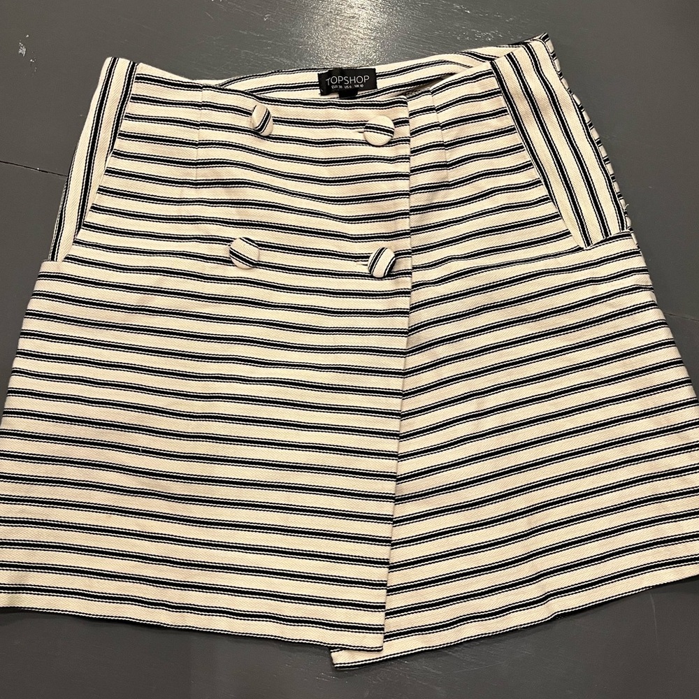 Black and white button up skirt